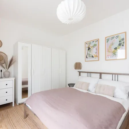 Peaceful Terraced With Free Parking By Easybnb Premium Praha